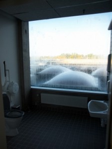 Inspektera de övriga lokalerna, den här toaletten har förmodligen Visbys bästa utsikt