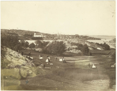 Ladies taking a stroll in Fiskebäckskil, Swedish west coast in 1862. Photographer: Carl Curman