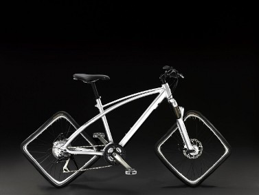 Cykel med fyrkantiga hjul. Foto: Vrogy