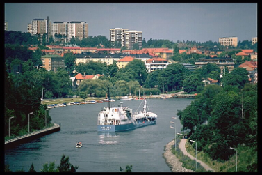 Fartyg på Södertälje kanal. Bilden troligen från slutet av 1970-talet. Foto: Pål-Nils Nilsson