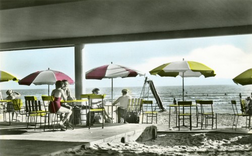 The bar at Skrea beach in Falkenberg, Halland, Sweden. Photo: Unknown, 1940s-1950s. Postcard: Almquist & Cöster