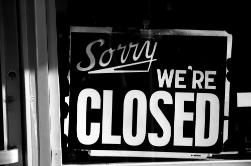 Sorry, we're closed-skylt
