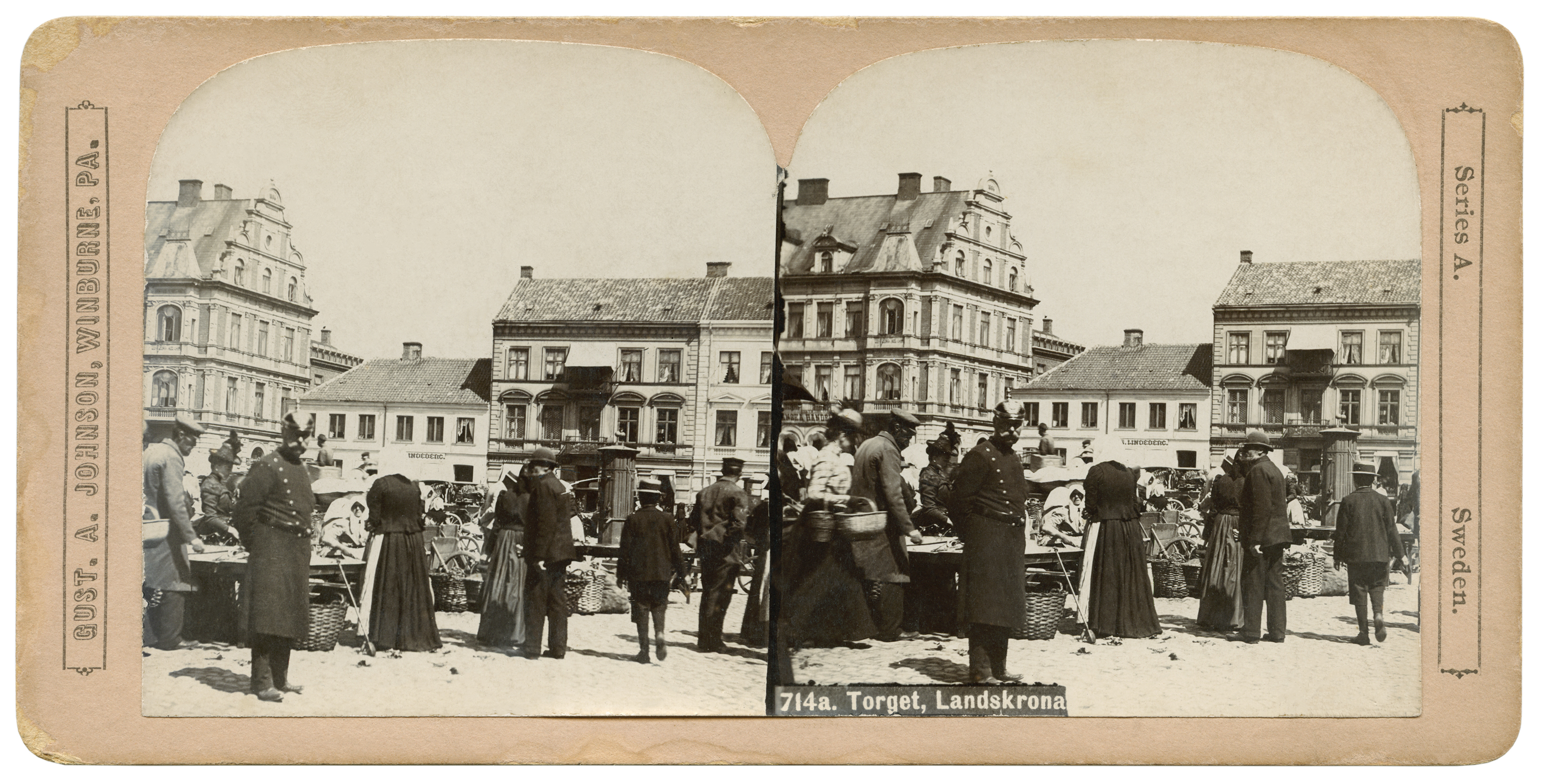 Market at a square in Landskrona, Sweden. Photo: Gustav Adolph Johnson, 1901
