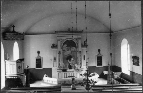 Svartvit bild innuti Blidö kyrka
