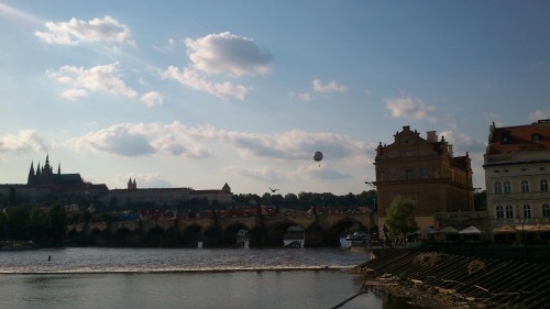 Vy över Prag och Karlsbron