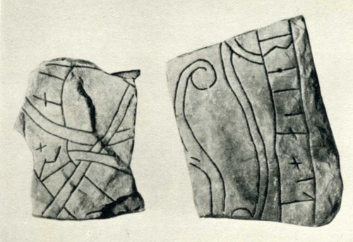 Runstensfragmenten U 66 (t.v.) och U 68 (t.h.) från Spånga. Båda är ristade av runristaren Visäte. Efter Upplands runinskrifter.