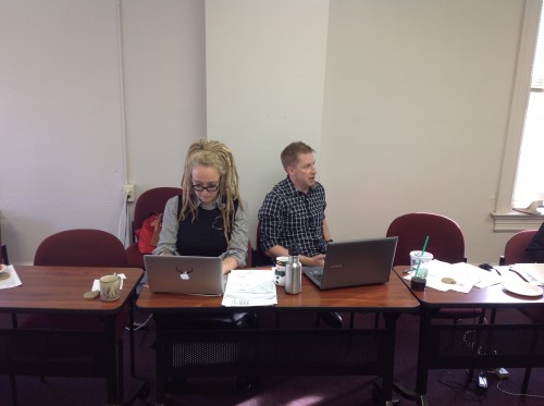 Två digitalhumanister jobbar fram vokabulären på Andvari-workshoppen