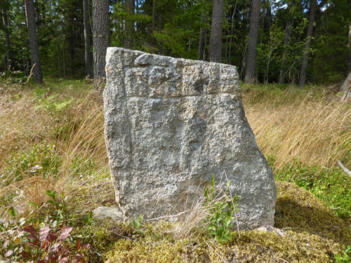 Runstenen vid Jägarstugan i Vadsbro i Södermanland, som uppmärksammades 1992. Foto Magnus Källström